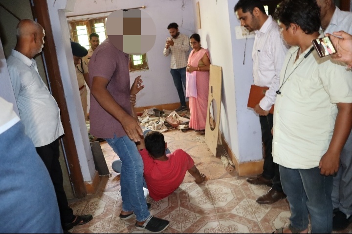 डॉक्टर दंपत्ति हत्याकांड में कहानी दोहराई गई, आरोपी को पुलिस ने लेकर किया घटनास्थल पर सीन रीक्रिएशन*