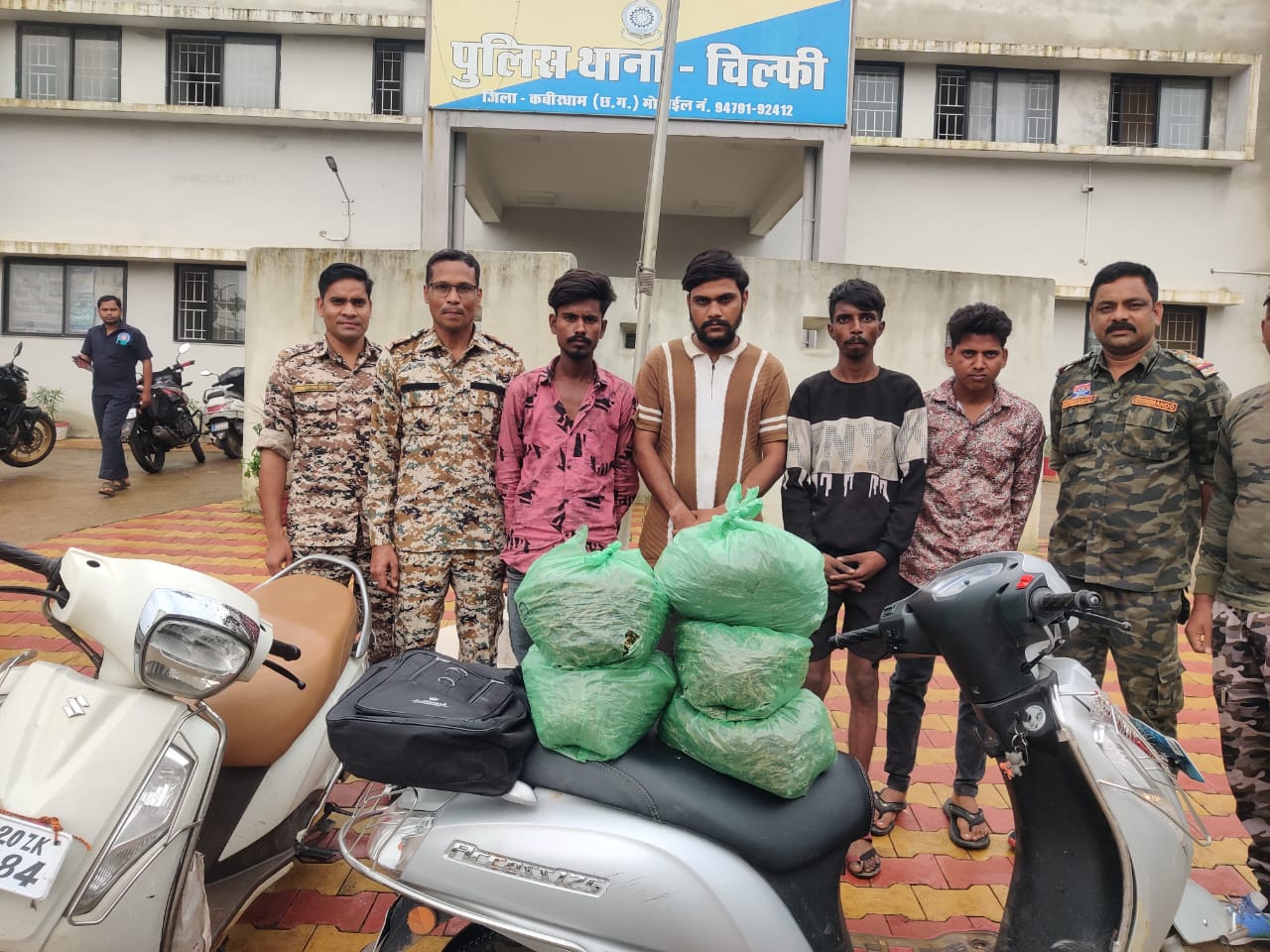 अंतरराज्यीय गांजा तस्करों की चालाकी नाकाम — स्कूटी से पायलटिंग कर बचना चाहते थे चेकिंग से 10 किलो गांजा जप्त*