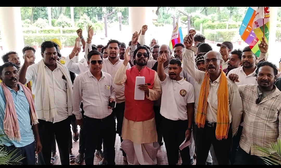 फर्जी दस्तावेज के आधार पर सरकारी नौकरी करने का मामला सामने आया है।