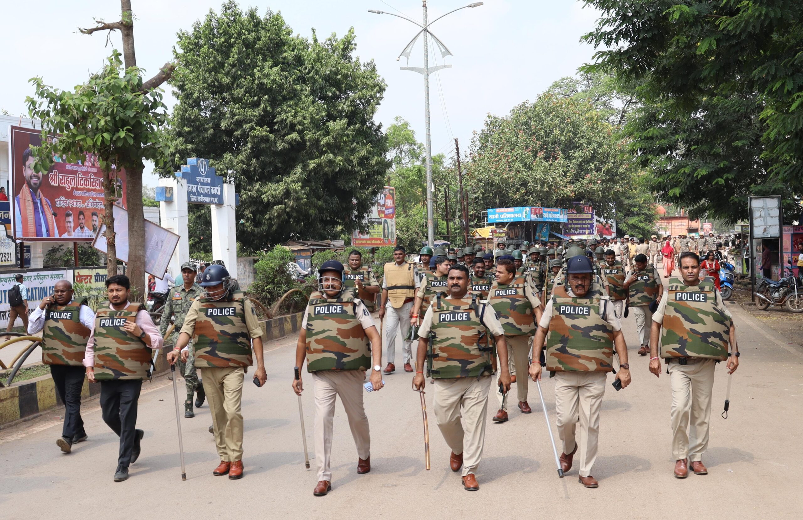 कवर्धा में कड़ा सुरक्षा घेरा — झंडा कांठ के बाद पहली बार चारों ओर पुलिस का पहरा, आंदोलन से आमजन परेशान