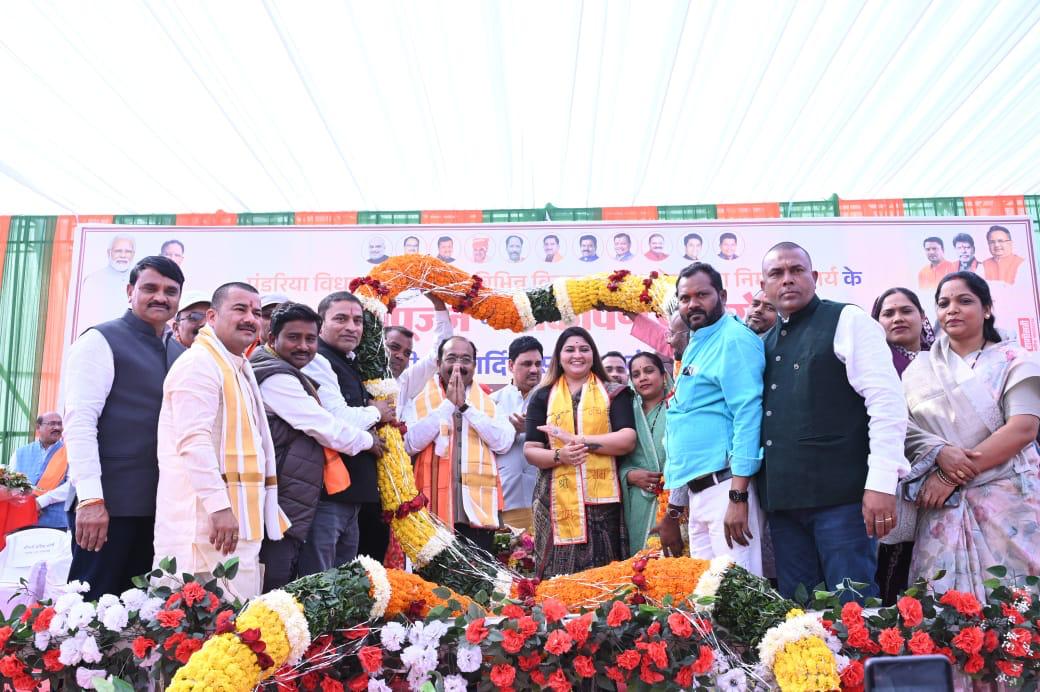 विधायक भावना बोहरा के जनसेवा के कार्यों और प्रयासों से पंडरिया विधानसभा विकास के नए अध्याय लिख रहा  अरुण साव जी*