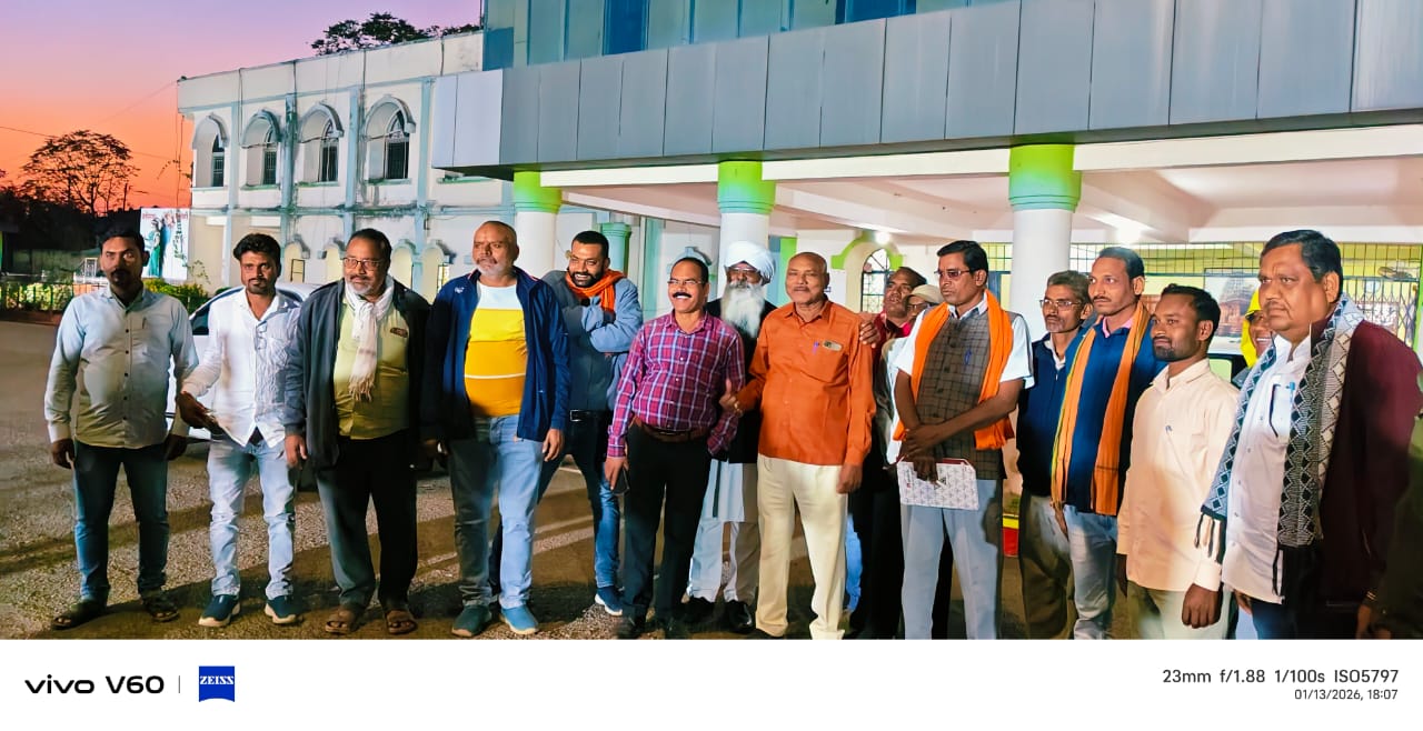 ग्राम पंचायतों की विभिन्न मांगों को लेकर सरपंच संघ ने कलेक्टर को सौंपा ज्ञापन