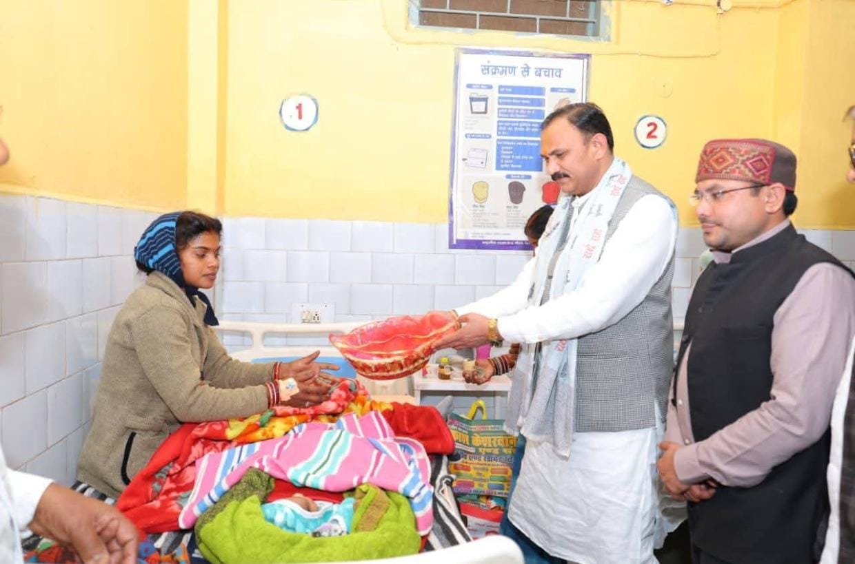 स्वास्थ्य मंत्री  श्याम बिहारी जायसवाल ने सामुदायिक स्वास्थ्य केन्द्र बोड़ला का किया औचक निरीक्षण*